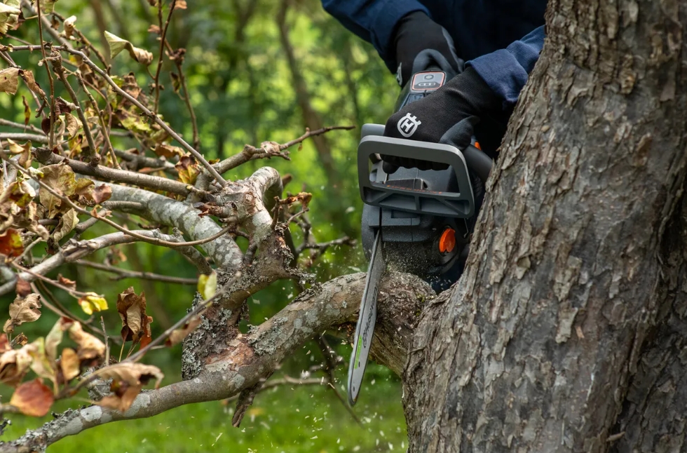 Akumulátorová reťazová píla Husqvarna Aspire™ C15X-P4A 